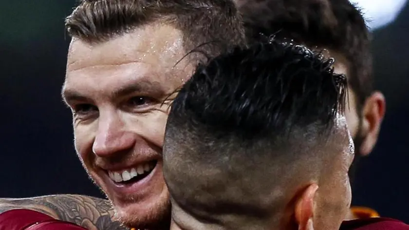 Roma's miedfielder Leandro Paredes (L) jubilates with his teammate Roma's forward Edin Dzeko after scoring the goal of 3-0 goal during the Italian Serie A soccer match AS Roma vs Torino FC at Olimpico stadium in Rome, Italy, 19 February 2017. ANSA/ANGELO CARCONI