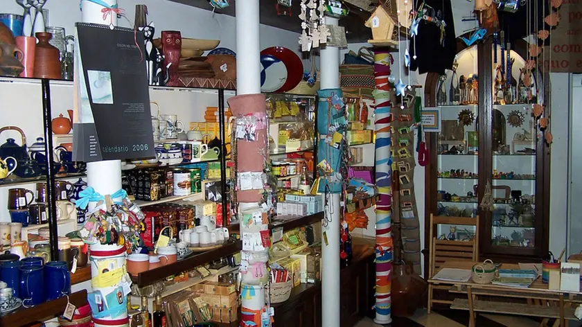 Un negozio di commercio equo e solidale in un’immagine d’archivio