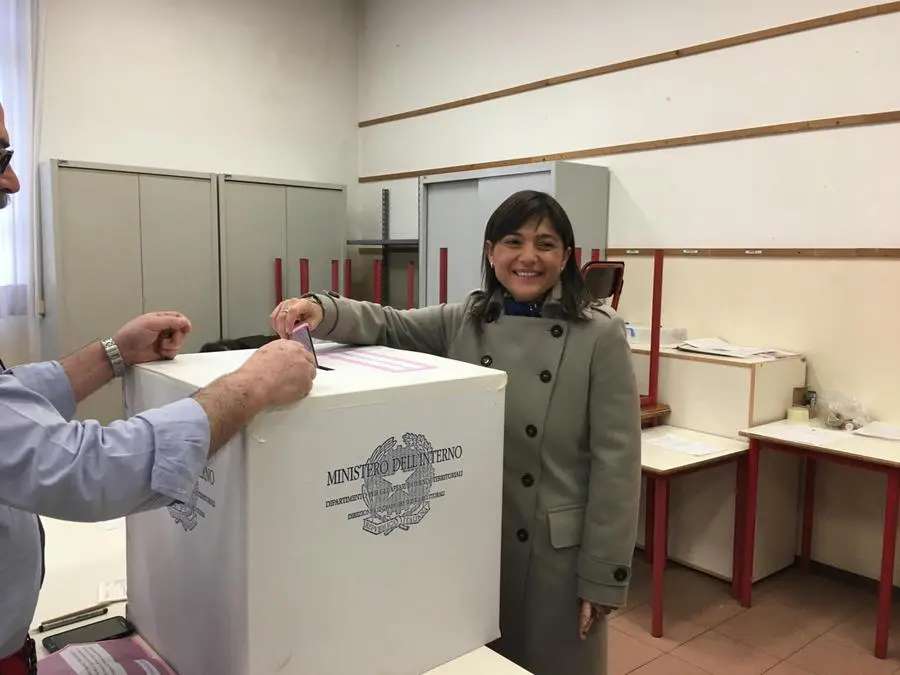 La presidente della Regione Friuli Venezia Giulia Debora Serracchiani al voto per il Referendum Costituzionale in un seggio a Udine