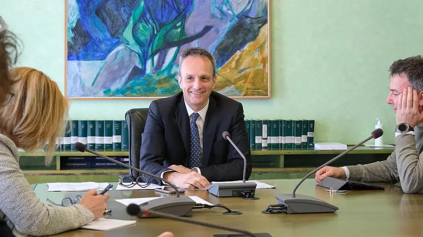 Il vicepresidente del Consiglio regionale Francesco Russo durante la conferenza stampa Foto Silvano