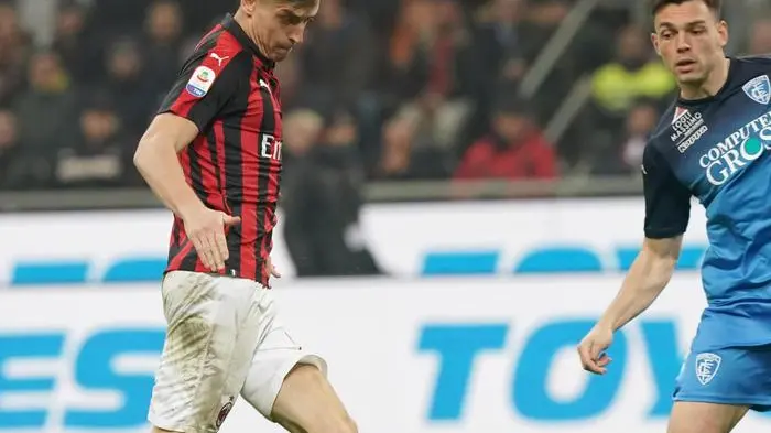 Milan's Krzysztof Piatek (L) scores the goal during the Italian Serie A soccer match AC Milan vs Empoli FC at the Giuseppe Meazza stadium in Milan, Italy, 22 Februray 2019. ANSA/DANIEL DAL ZENNARO