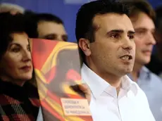 Macedonia's chief opposition leader Zoran Zaev speaks to the media during a news conference in Skopje February 9, 2015. Zaev accused Prime Minister Nikola Gruevski on Monday of wire-tapping journalists, religious and opposition leaders, deepening a scandal. Zaev, leader of the opposition Social Democrats, told a packed news conference in Skopje Gruevski and his counter-intelligence chief, Saso Mijalkov, had orchestrated the wire-tapping of more than 20,000 people for "at least four years". REUTERS/Ognen Teofilovski (MACEDONIA - Tags: POLITICS)