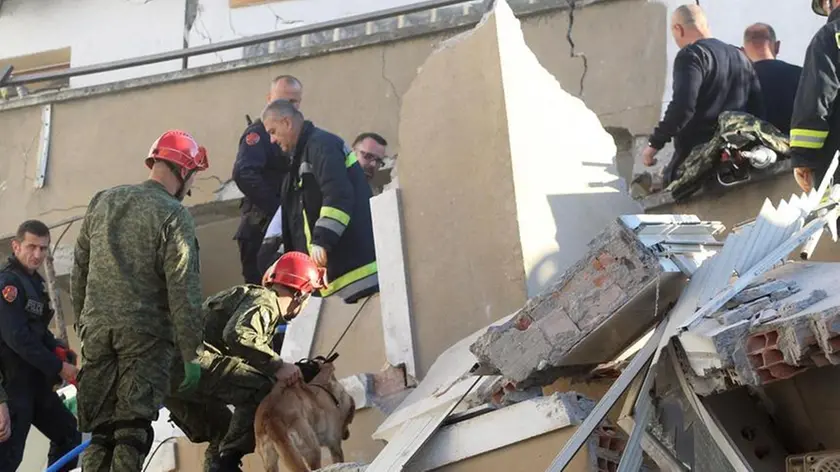 epa08027342 Rescue teams of firemen, army and police search for survivors in the rubble of a collapsed building after an earthquake in Durres, Albania, 26 November 2019. Albania was hit by a 6.4 magnitude earthquake on 26 November 2019, the strongest recorded in decades. According to reports, at least 18 people have died and several are injured in the eartquke EPA/MALTON DIBRA