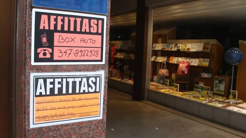 Bumbaca Gorizia 14.05.2018 Cartelli vendesi affittasi © Fotografia di Pierluigi Bumbaca