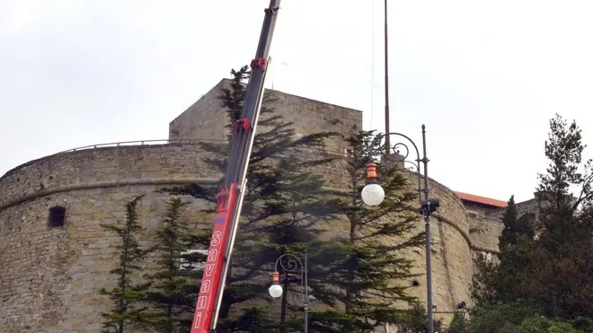 Foto Bruni 20.02.13 S.Giusto:lavori sul pennone portabandiera