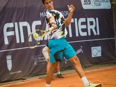 Il giovane tennista Carlos Alcaraz in azione