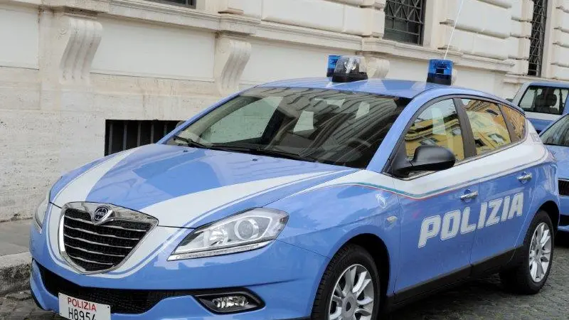 Una vettura della Polizia di Stato