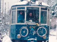 Una suggestiva immagine del tram di Opicina durante una nevicata negli anni Ottanta