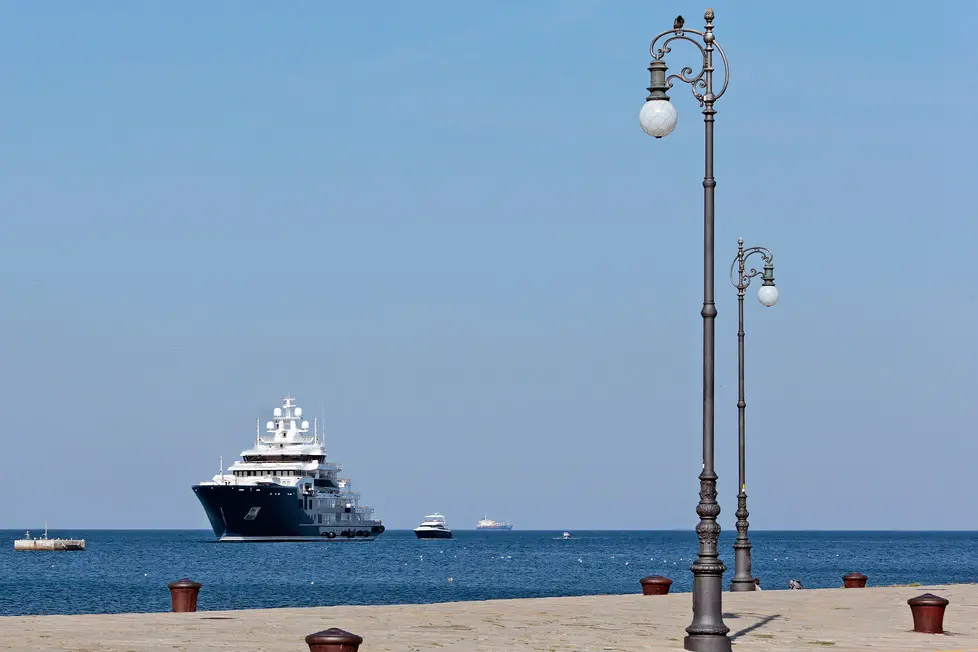 Silvano Trieste 2018-08-20 L'arrivo dello Super Yacht Ulysses
