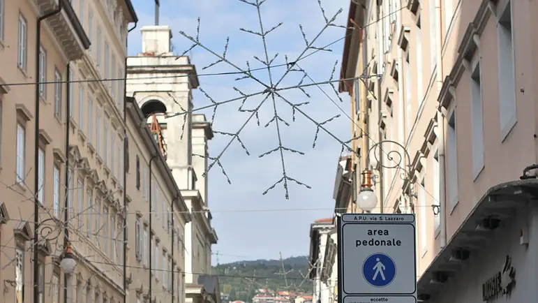Lasorte Trieste 10/10/14 - Via S.Lazzaro, Luminarie di Natale
