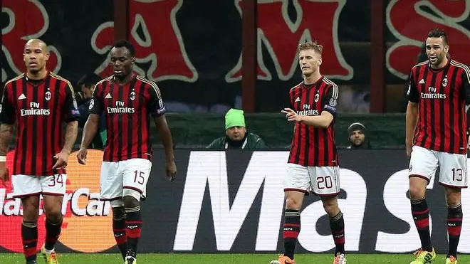 AC Milan's players show their delusion during the UEFA Champions League round of 16 first leg soccer match between AC MIlan and Atletico Madrid at the Giuseppe Meazza stadium in Milan, Italy,19 February 2014. ANSA / MATTEO BAZZI