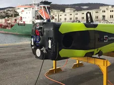 Il drone FlatFish sullo sfondo del Porto Vecchio: si muove in modalità wireless sui fondali