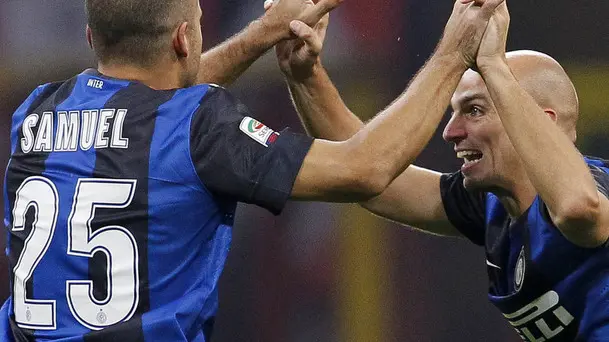 Milano, Stadio Giuseppe Meazza San Siro, Serie A, 7a giornata, 7 ottobre 2012, MILAN - INTER. Nella foto Walter Samuel esulta per il gol con Cambiasso