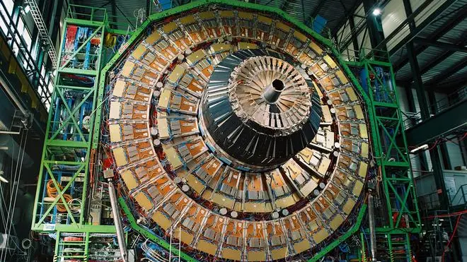 Per la prima volta è stata "avvistata" la particella di Dio, ossia il bosone di Higgs, grazie al quale esiste la massa. I primi dati sono stati presentati oggi a Ginevra, in un affollatissimo seminario organizzato al Cern, dai coordinatori degli esperimenti Atlas e Cms, gli italiani Fabiola Gianotti e Guido Tonelli..ANSA/ US-CERN- EDITORIAL USE ONLY