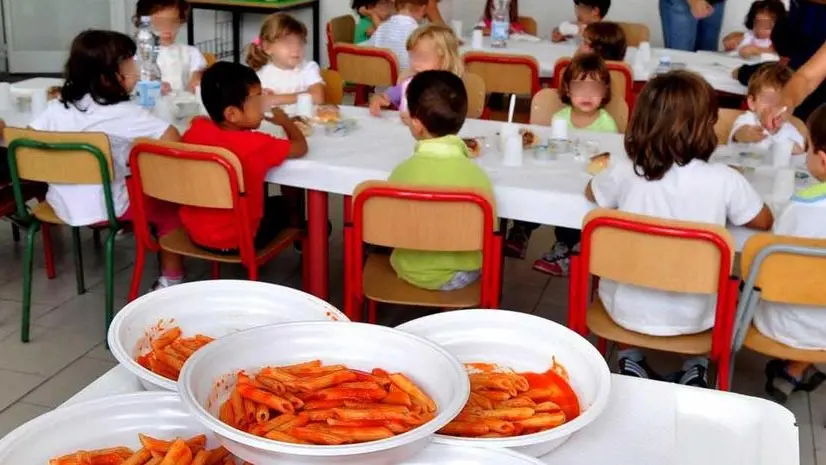 Bari - Inaugurazione del Servizio di Referezione Scolastica nella città di Bari con Fabio Losito ''IO MANGIO A SCUOLA'' AL XXlll Circolo Didattico Scuola Primaria dell'Infanzia a Poggiofranco