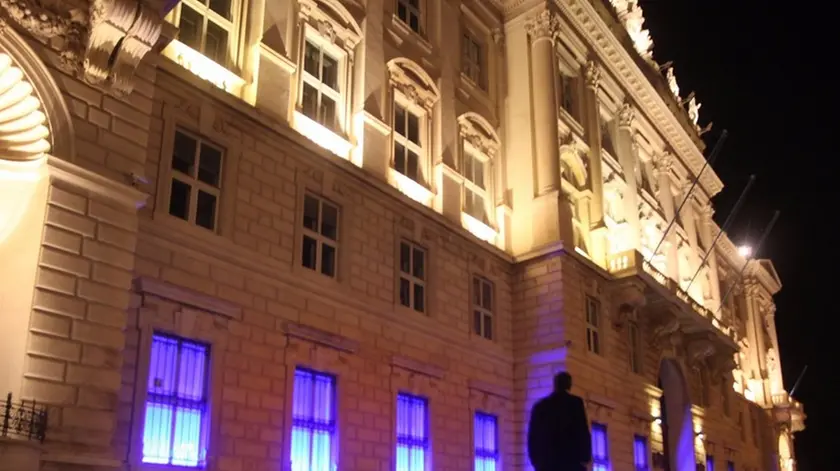 Lasorte Trieste 01/04/16 - Piazza Unità, Palazzo della Regione Illuminato con Luci Blu, Autismo