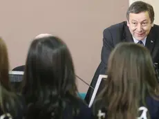 Il ministro Francesco Profumo a Roma 18 febbraio 2012.Il ministro dell'Istruzione Francesco Profumo si dice convinto che l'anno scolastico non sarà a rischio nonostante l'allarme lanciato dall'Unione delle Province dopo i tagli. Proprio domani Profumo incontrerà il presidente dell'Unione delle Province Giuseppe Castiglione. Un appuntamento che, ha sottolineato, "era programmato"..ANSA/ALESSANDRO DI MEO