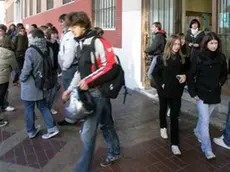 sterle trieste alunni del liceo dante all'uscita della scuola pregasi di conservare in archivio alla c a dott livio missio