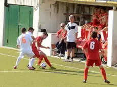 Una fase di una partita sul campo di viale Sanzio che rischia di non avere l'omologazione