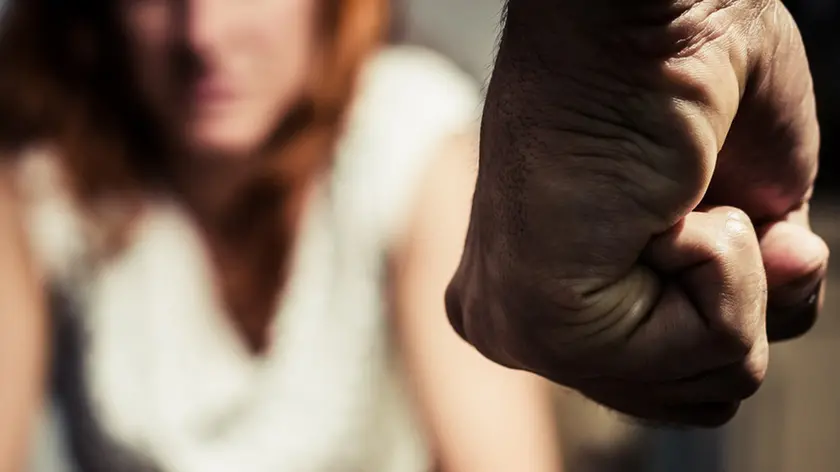 Una foto simbolo di violenza sulle donne