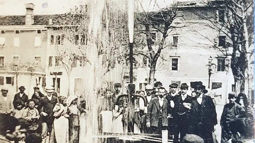 Il primo pozzo artesiano di Grado con lo spruzzo d’acqua nel 1900