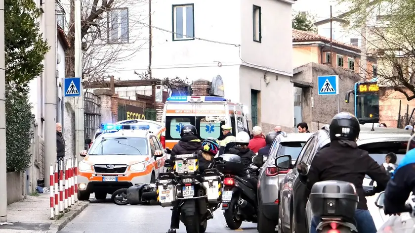 I soccorsi sul luogo dell'incidente in via Commerciale