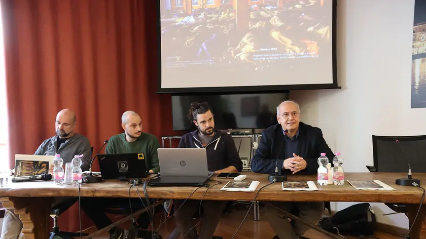 La presentazione di "Silos chiuso, strade piene". Foto Lasorte