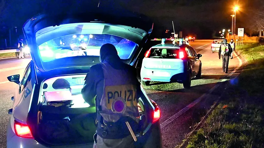 Posti di blocco e controlli della Polizia di Stato: non è la prima volta che i banditi colpiscono in Altipiano Foto Francesco Bruni