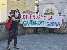 Un momento del sit-in in piazza Puecher