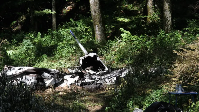 I rottami del Piper in un bosco vicino ad Aidussina (foto Bumbaca)