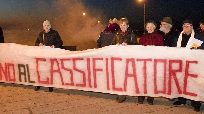 Silvano Trieste 06/01/2013 Radice del Molo Audace, presidio anti rigassificatore