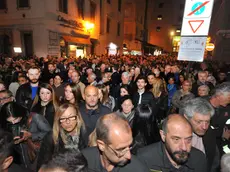 La fiaccolata in ricordo dei due agenti di sabato 5 ottobre