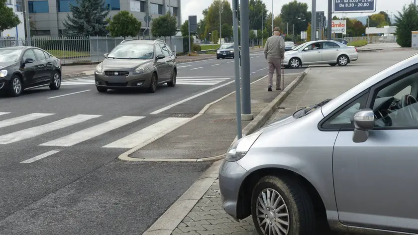 Bumbaca Gorizia 07.10.2018 Via Terza Armata segnaletica e auto contromano © Fotografia di Ilasria Tassini