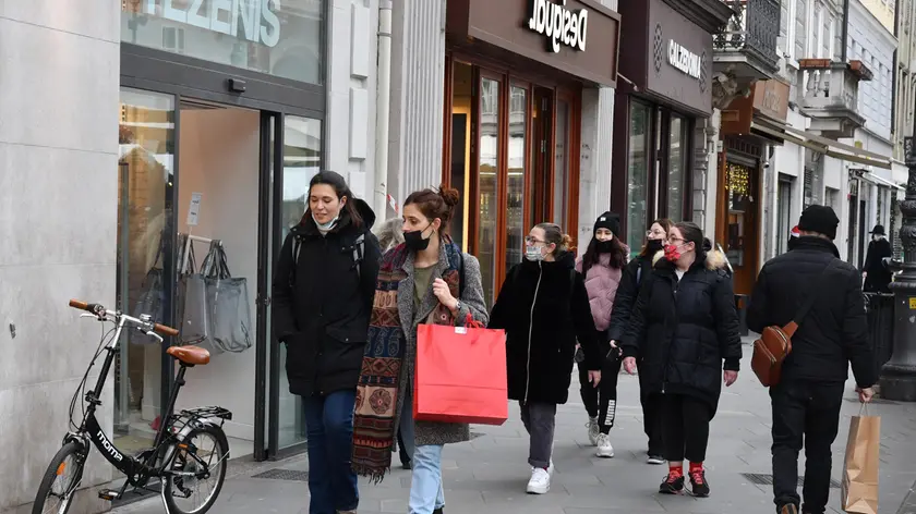 Foto Bruni Trieste 23.12.21 Festività: gli ultimi acquisti