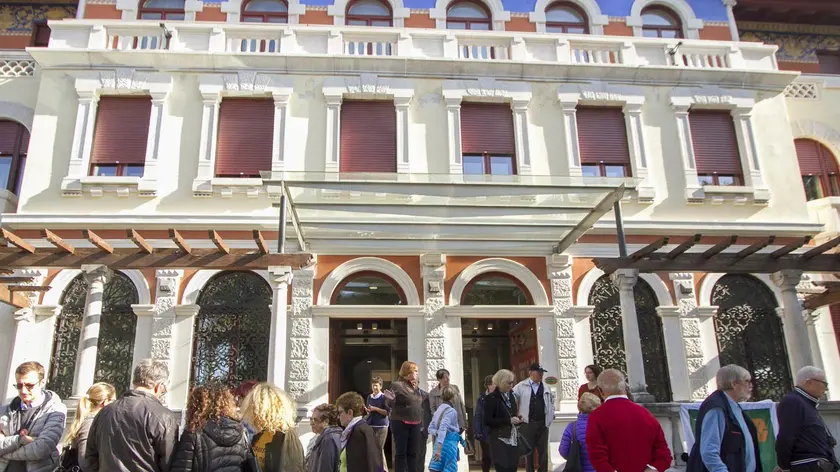 L’ex albergo impiegati con la sua splendida facciata Foto Bonaventura
