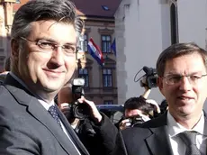 Andrej Plenković (a sinistra) riceve a Zagabria Miro Cerar: l’incontro però si risolverà in un nulla di fatto