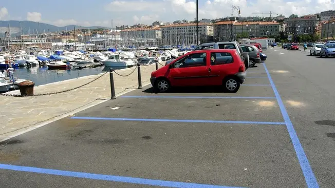BRUNI TRIESTE 14 05 07 PARGHEGGI A PAGAMENTO IN SACCHETTA