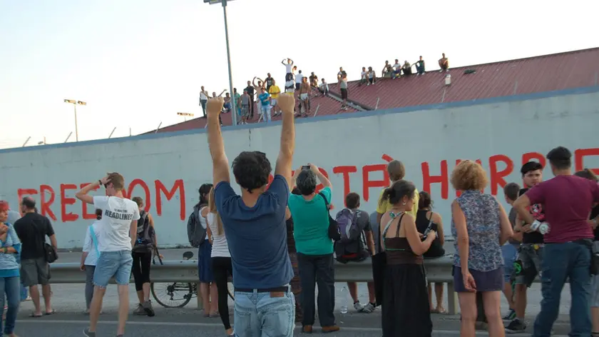 Una manifestazione davanti all’ex Cie di Gradisca