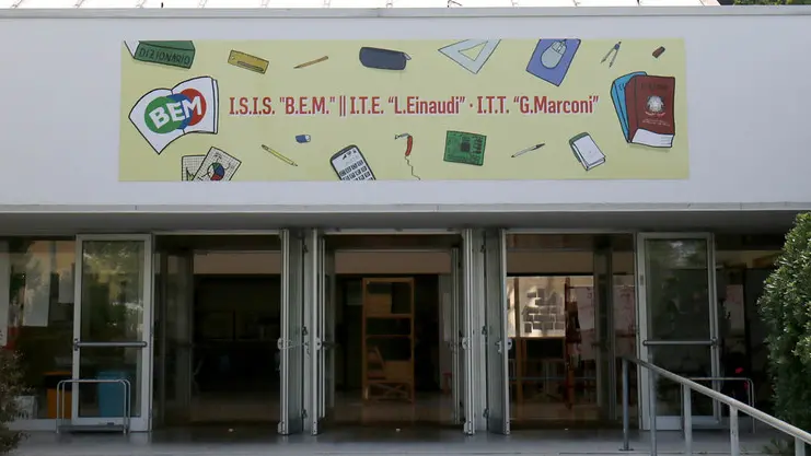 Bonaventura Monfalcone-29.08.2019 Nuova insegna-Istituto Einaudi-Staranzano-foto di Katia Bonaventura
