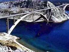 Una panoramica del Ponte di Veglia già Ponte Tito storica infrastruttura quarnerina