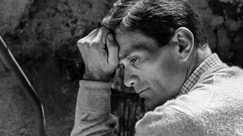 1963 Roma, Pierpaolo Pasolini nella sua abitazione