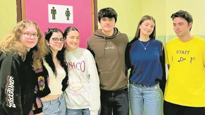 I liceali del Grigoletti hanno accolto con entusiasmo la disponibilità della dirigente Varin alle richieste no gender
