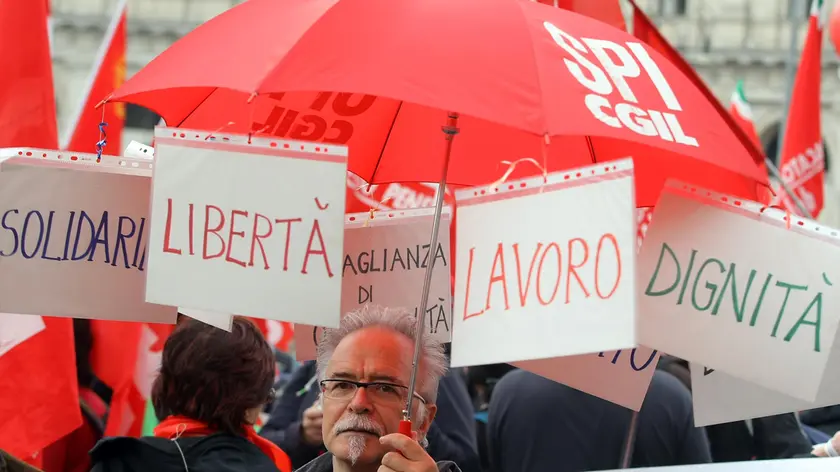 Una manifestazione della Cgil per il diritto al lavoro e alla dignità