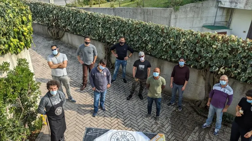 Il direttivo e alcuni iscritti ai corsi di una realtà goriziana per amatori e professionisti