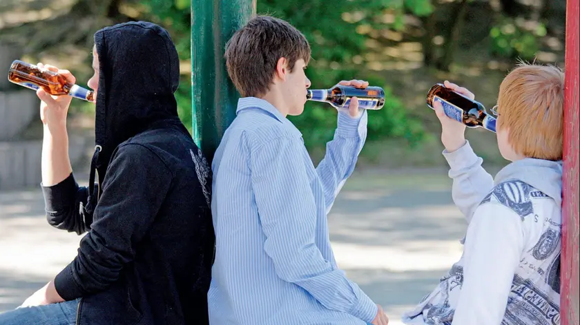 Scende l'età media del consumo di alcolici tra i giovani (Foto di archivio)