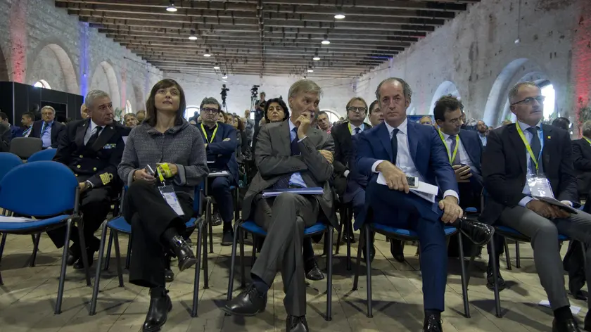 Il presidente regionale Friuli Venezia Giuli Debora Serracchiani, Il ministro delle infrastrutture e dei trasporti Graziano Delrio , il presidente regionale Veneto Luca Zaia agli Stati Generali delle Logistica del Nordest, a Venezia, 26 ottobre 2017. ANSA/Riccardo Gregolin