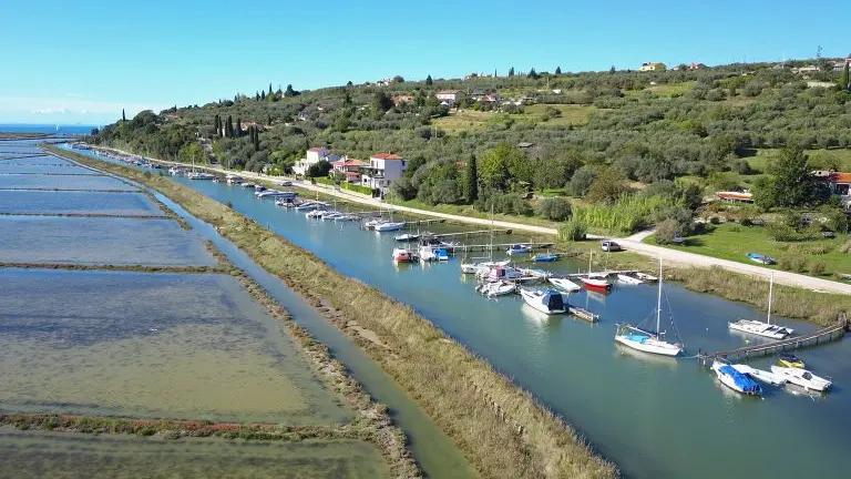 Il canale di San Bortolo accanto alle antiche saline sarà portato a nuova vita Foto da okoljepiran.si