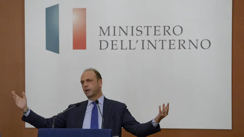 ll ministro dell'Interno, Angelino Alfano, in una immagine del 05 maggio 2016. ANSA/CIRO FUSCO