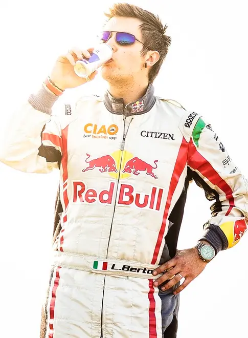 Luca Bertossio prepares for flying above Premariacco, Udine, Italy on March 18th 2015 // Daniele Molineris / Red Bull Content Pool // P-20150326-00357 // Usage for editorial use only // Please go to www.redbullcontentpool.com for further information. //