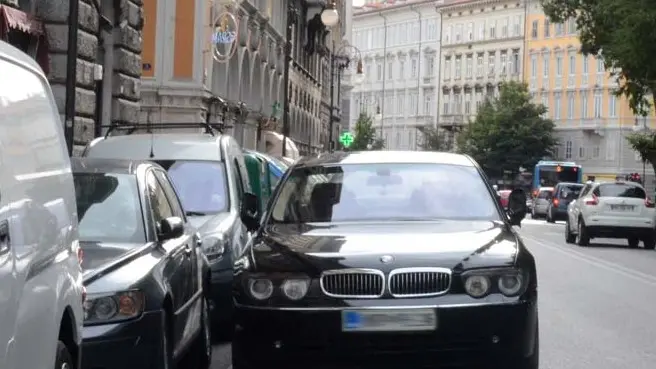 Foto Bruni Trieste 26.07.2017 parcheggi selvaggi